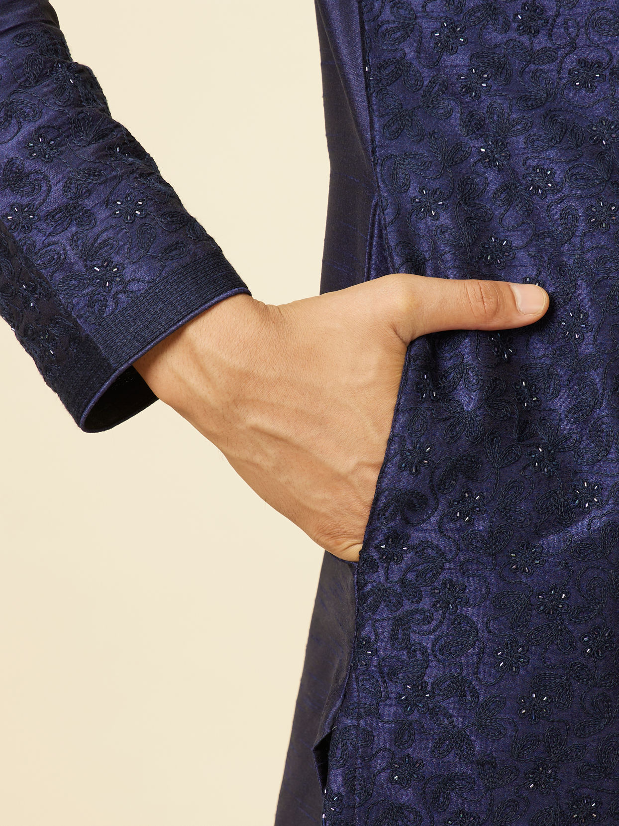 alt message - Manyavar Men Dark Blue Sequined Embroidered Bel Buti Patterned Kurta Set image number 3